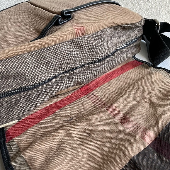 Burberry unisex messenger bag - Picture 6 of 10